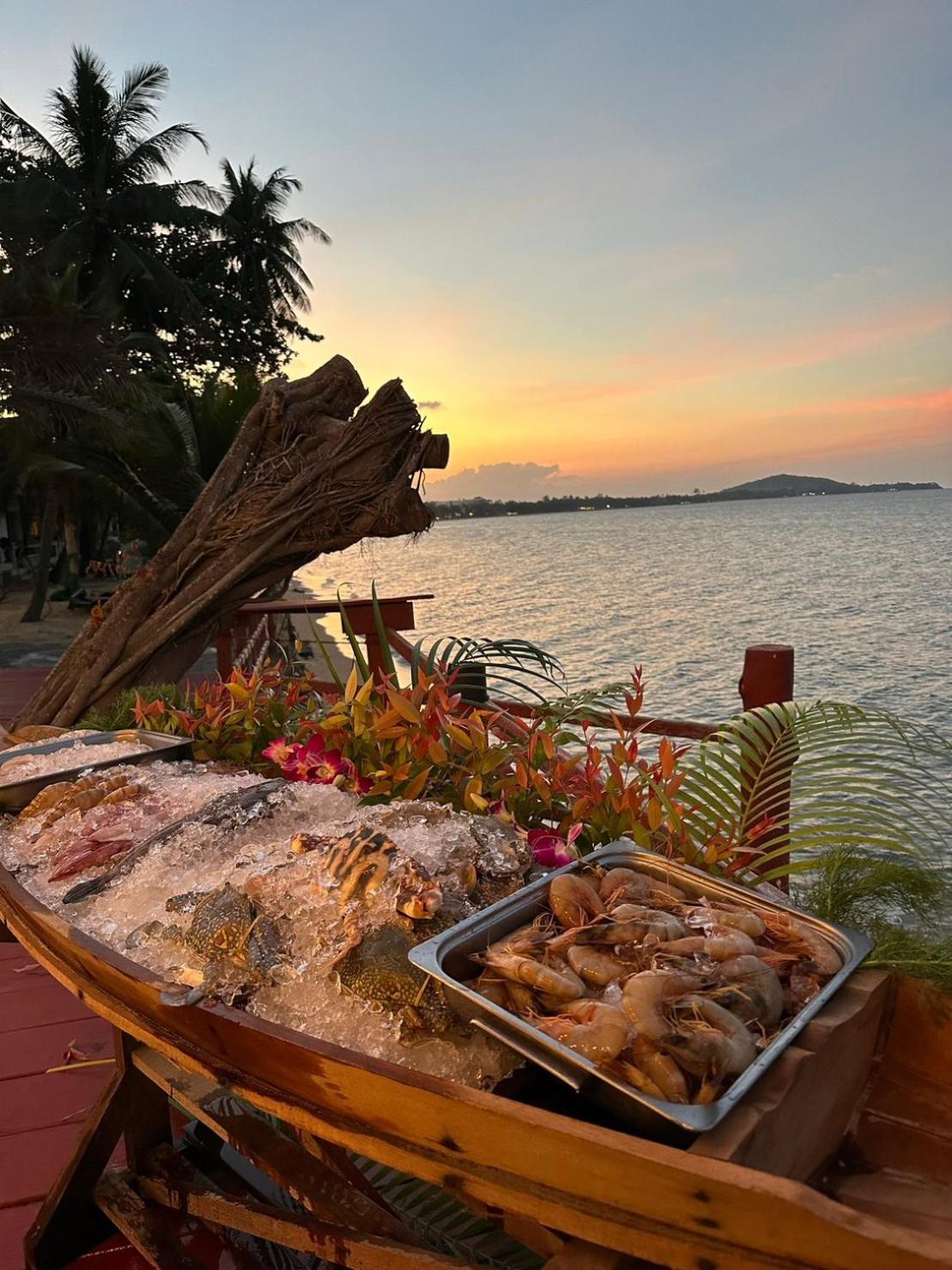 Adarin Beach Resort Mae Nam Exteriör bild